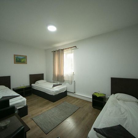 Napsugar Panzio Motel Lunga  ภายนอก รูปภาพ