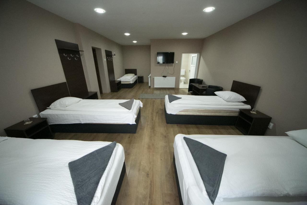 Napsugar Panzio Motel Lunga  ภายนอก รูปภาพ