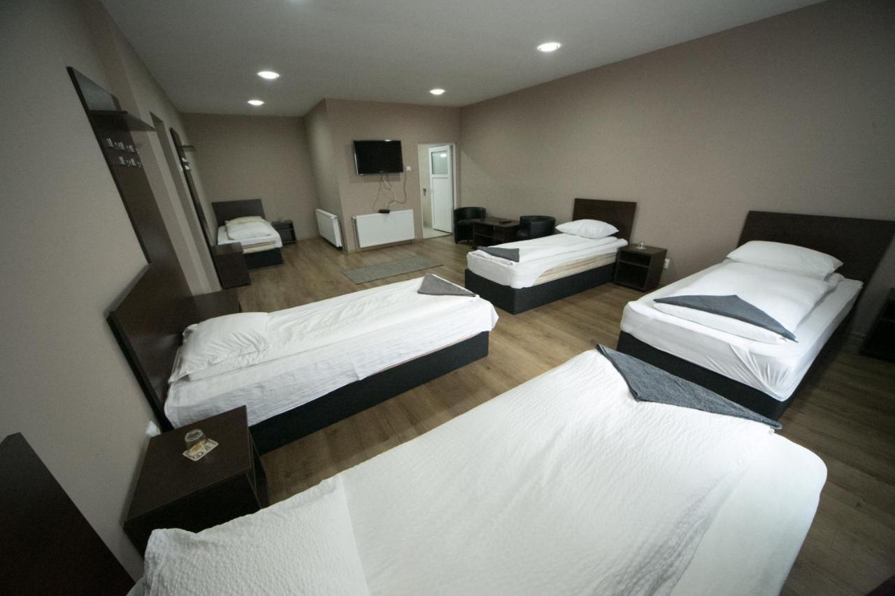 Napsugar Panzio Motel Lunga  ภายนอก รูปภาพ
